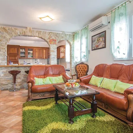 4 Bedroom Lovely In Labin