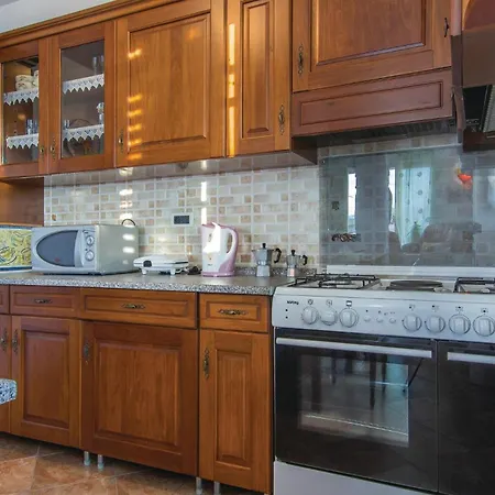 4 Bedroom Lovely In Labin Holiday home *