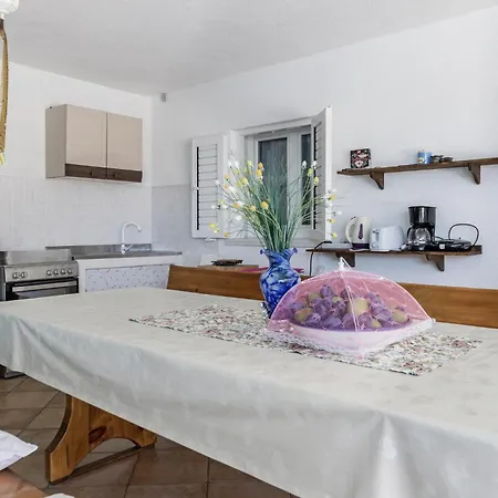 4 Bedroom Lovely In Labin *