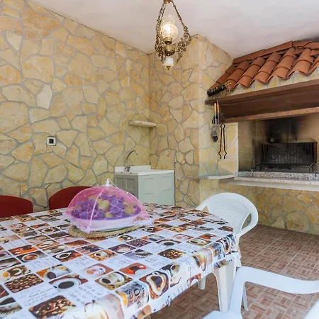 4 Bedroom Lovely In Labin