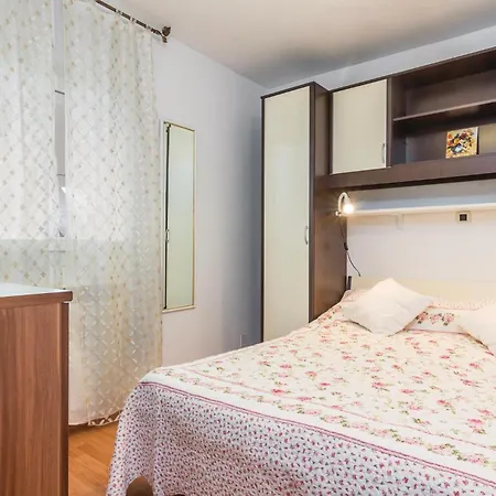 4 Bedroom Lovely In Labin *