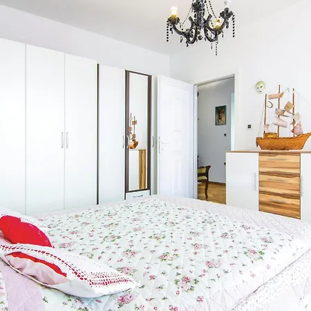 4 Bedroom Lovely In Labin