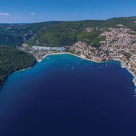 4 Bedroom Lovely In Labin *