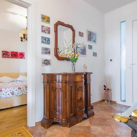 4 Bedroom Lovely In Labin Ferienhaus